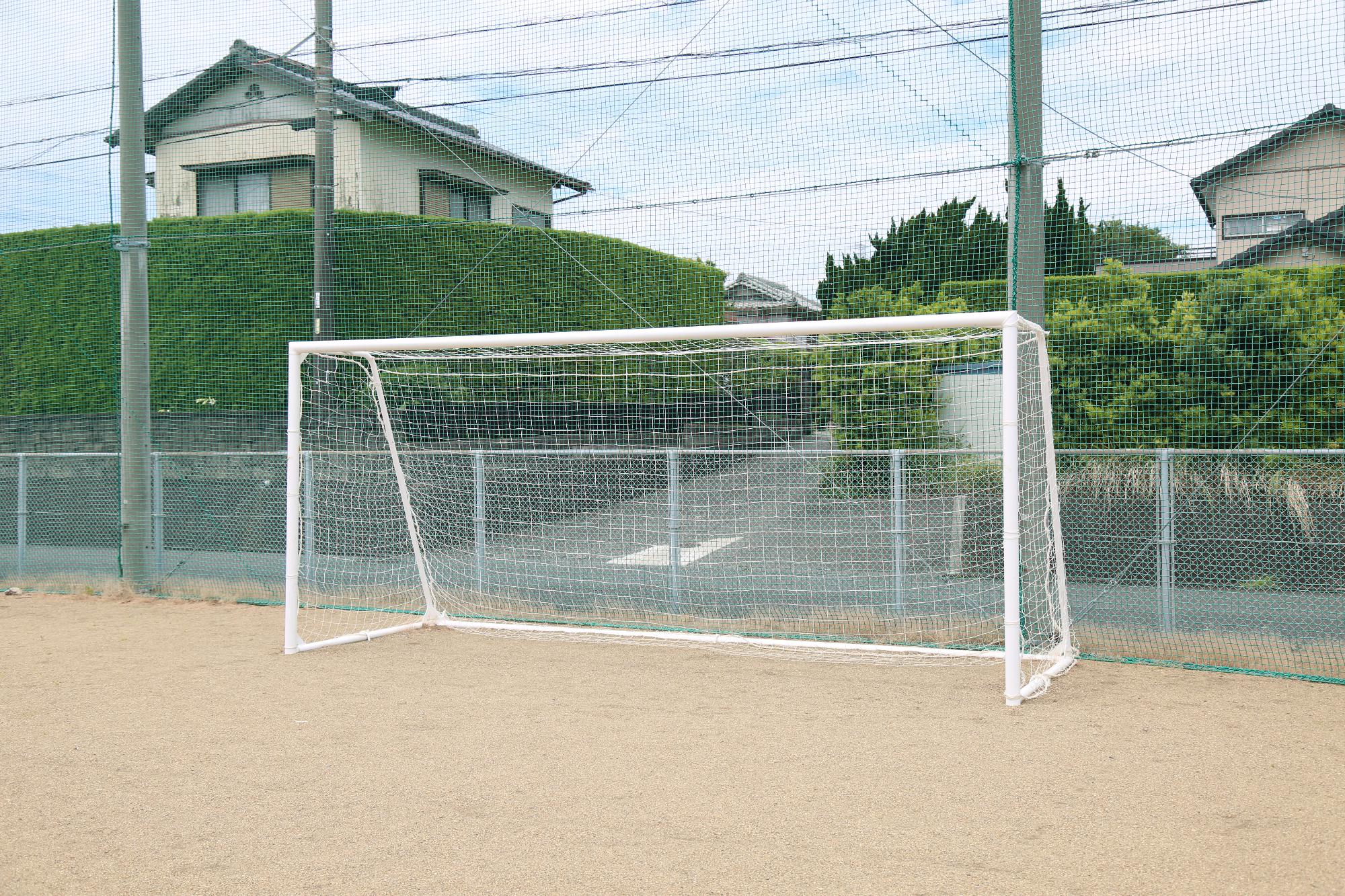 広場内に新しく設置されたサッカーゴール