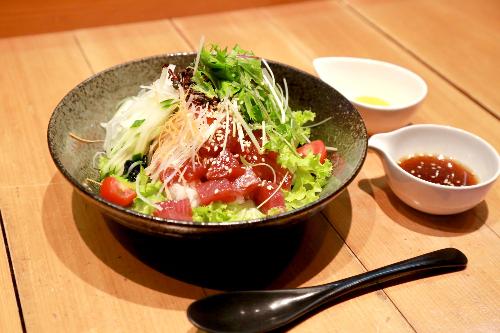 かつおのサラダユッケ丼