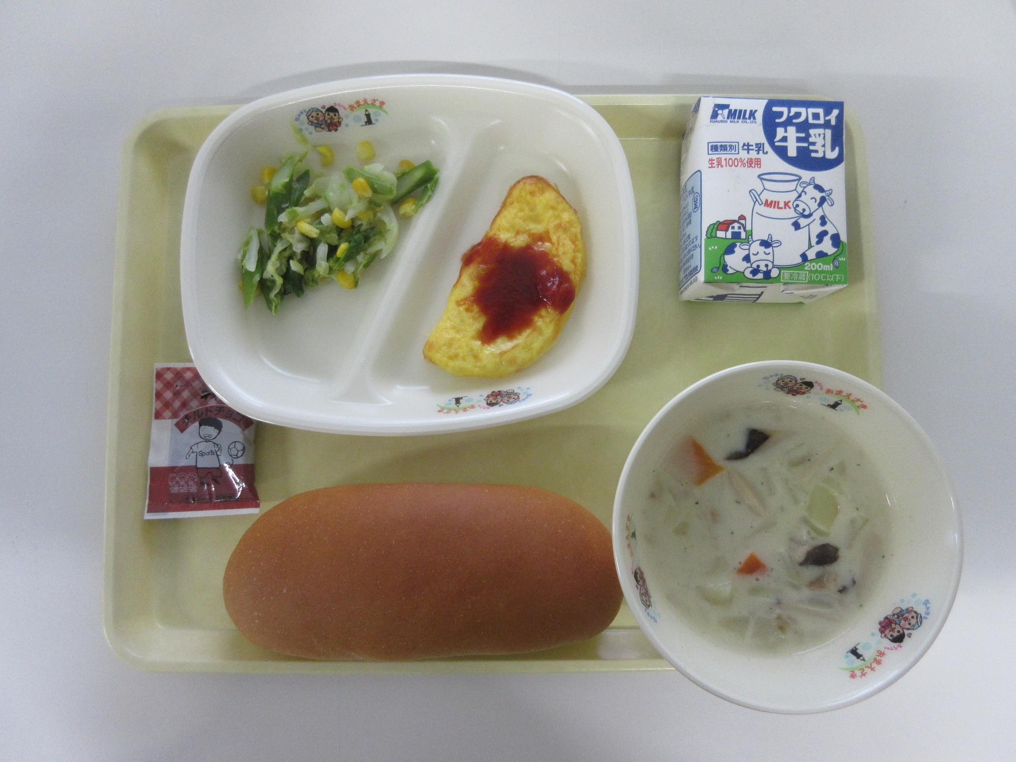 令和7年5月2日の給食が食器に配膳されている写真